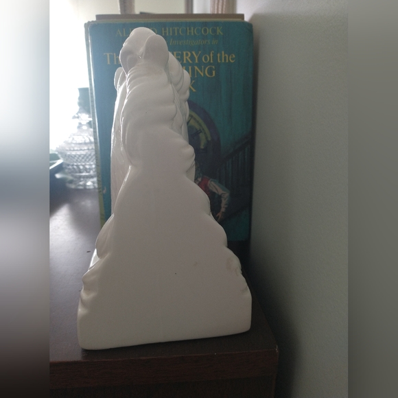 Snow white ceramic UNICORN bookend - Picture 4 of 4